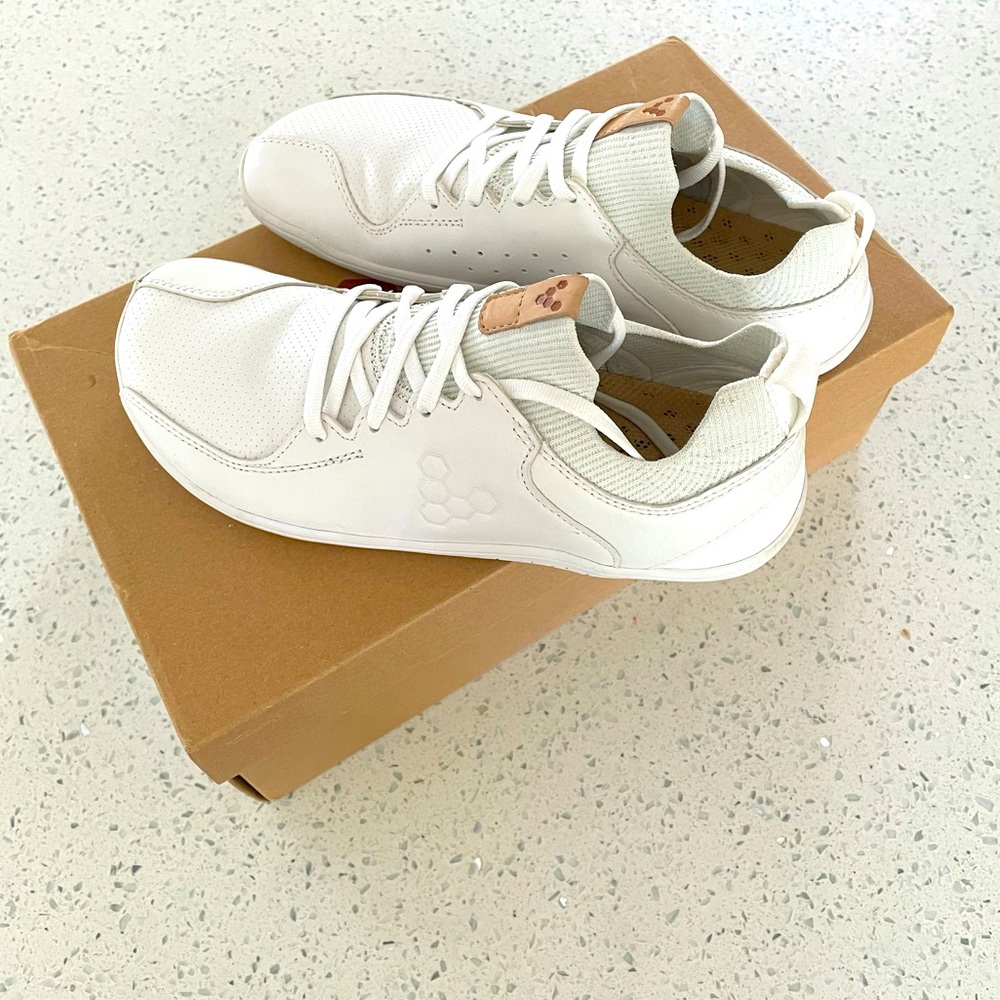 Vivo barefoot sneaker